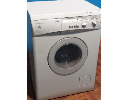 ELECTROLUX EW 952 S-a629 Стиральная машина до 5 кг 1000 об/мин Узкая 45*60 б/у Гарантия 6 мес